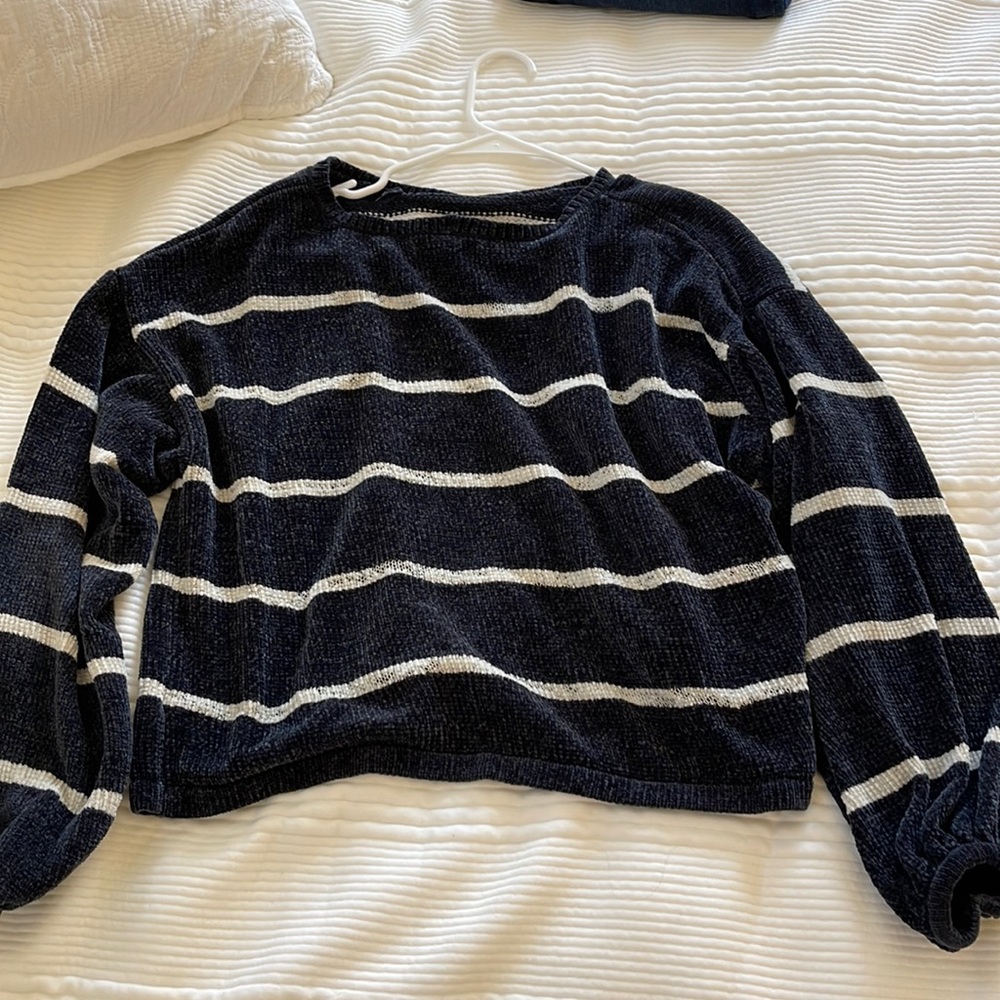 cropped balloon sleeve american eagle sweater!